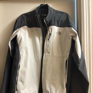 Men’s North Face light rainproof jacket.